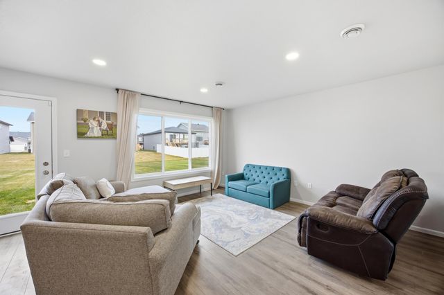 1481 69th Avenue S, Fargo, ND 58104