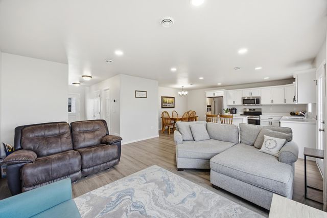 1481 69th Avenue S, Fargo, ND 58104