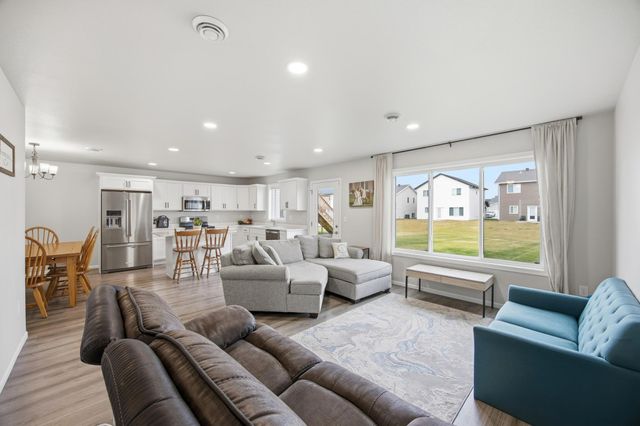 1481 69th Avenue S, Fargo, ND 58104