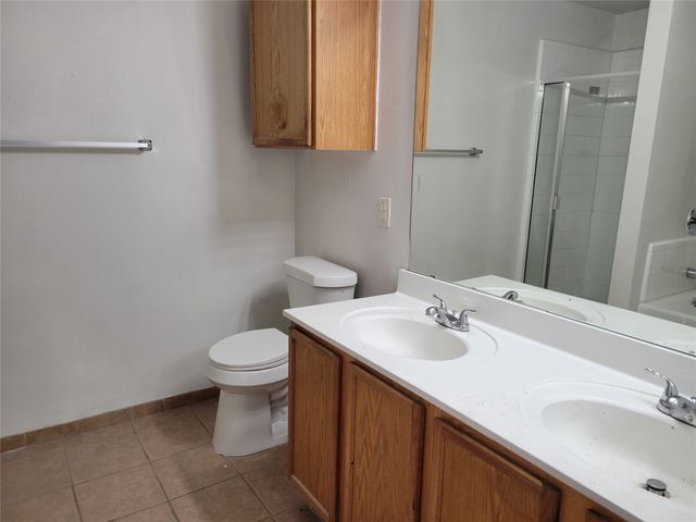 2450 Meadowgate Lane, Lancaster, TX 75134