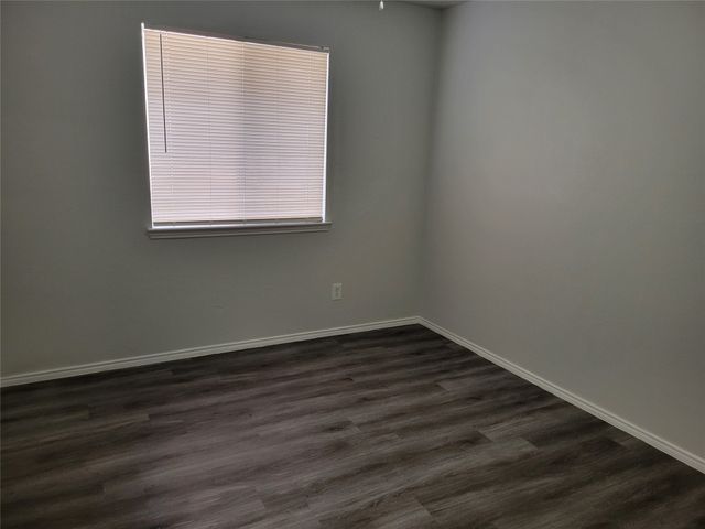 2450 Meadowgate Lane, Lancaster, TX 75134