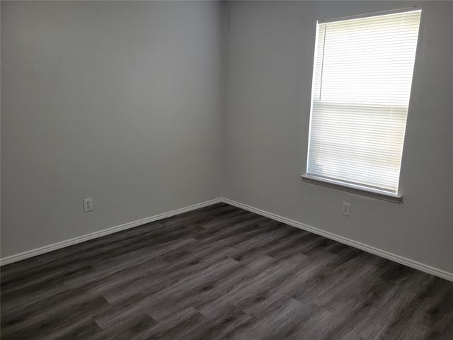2450 Meadowgate Lane, Lancaster, TX 75134