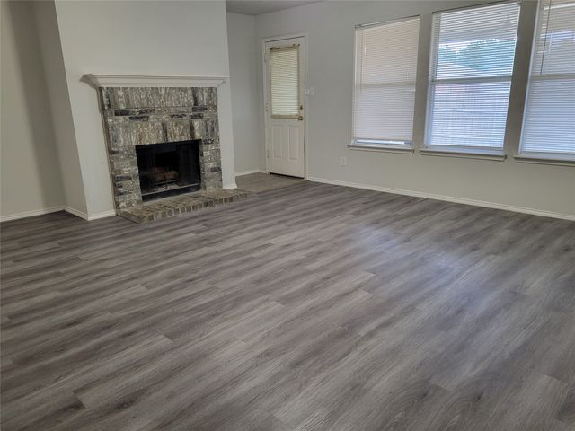 2450 Meadowgate Lane, Lancaster, TX 75134