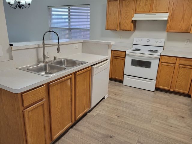 2450 Meadowgate Lane, Lancaster, TX 75134
