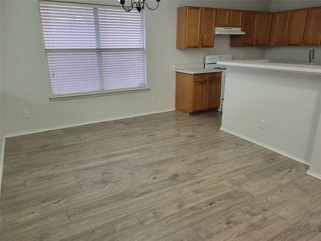 2450 Meadowgate Lane, Lancaster, TX 75134