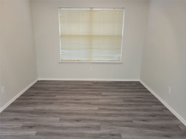 2450 Meadowgate Lane, Lancaster, TX 75134