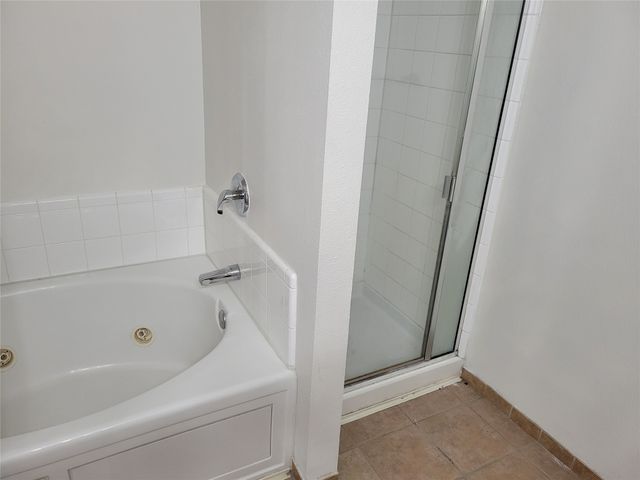 2450 Meadowgate Lane, Lancaster, TX 75134