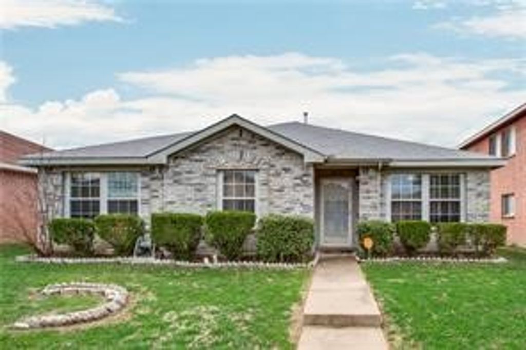 2450 Meadowgate Lane, Lancaster, TX 75134