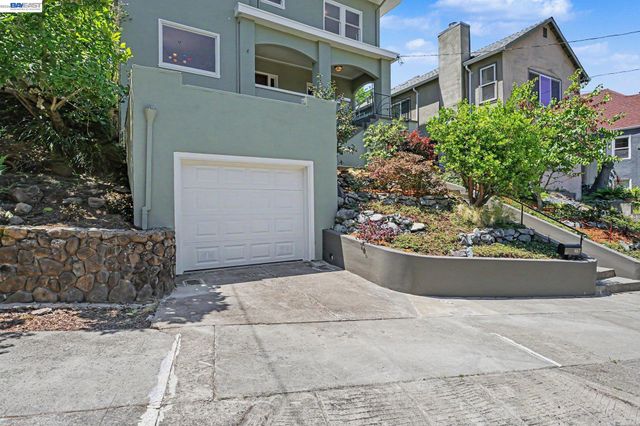 667 Rosal Ave, Oakland, CA 94610