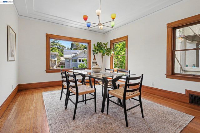 667 Rosal Ave, Oakland, CA 94610