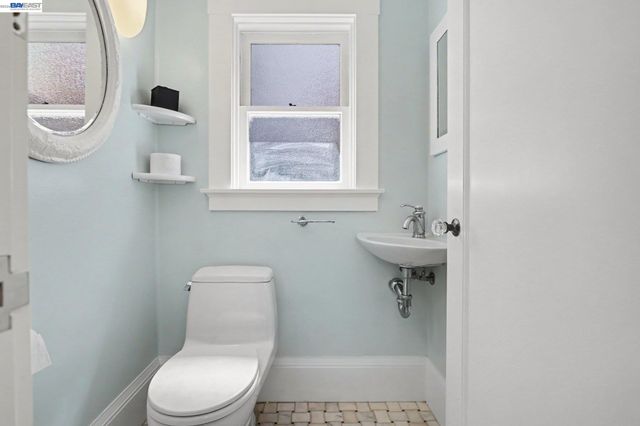 667 Rosal Ave, Oakland, CA 94610