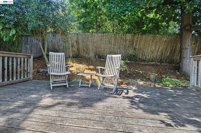 667 Rosal Ave, Oakland, CA 94610