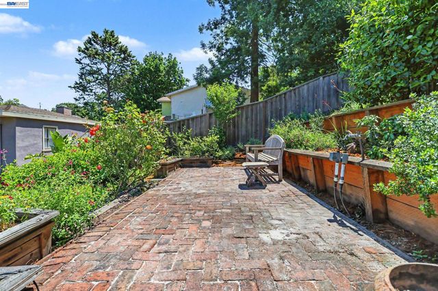 667 Rosal Ave, Oakland, CA 94610