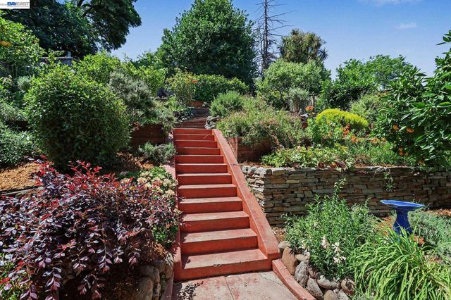 667 Rosal Ave, Oakland, CA 94610