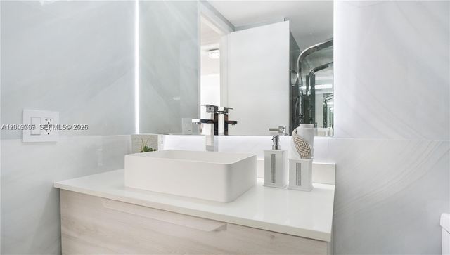 2017 S Ocean Dr 1206, Hallandale Beach, FL 33009