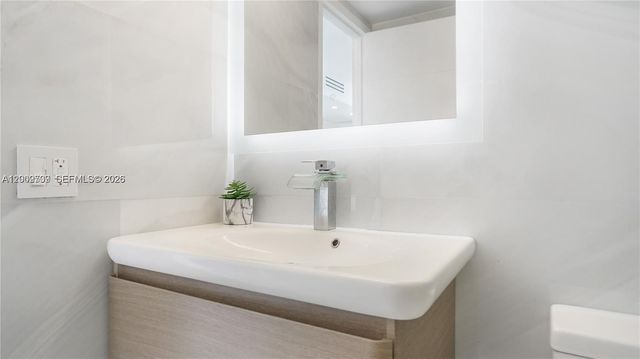 2017 S Ocean Dr 1206, Hallandale Beach, FL 33009