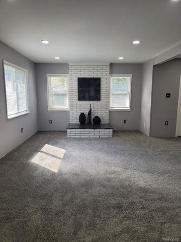 19477 Stansbury Street, Detroit, MI 48235