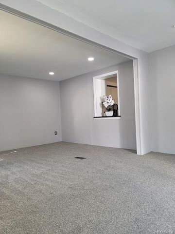 19477 Stansbury Street, Detroit, MI 48235