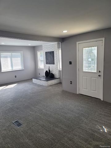 19477 Stansbury Street, Detroit, MI 48235