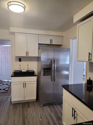 19477 Stansbury Street, Detroit, MI 48235