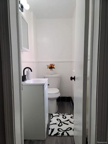 19477 Stansbury Street, Detroit, MI 48235