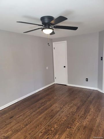 19477 Stansbury Street, Detroit, MI 48235