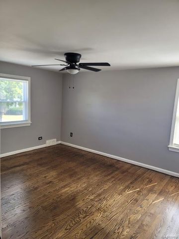 19477 Stansbury Street, Detroit, MI 48235