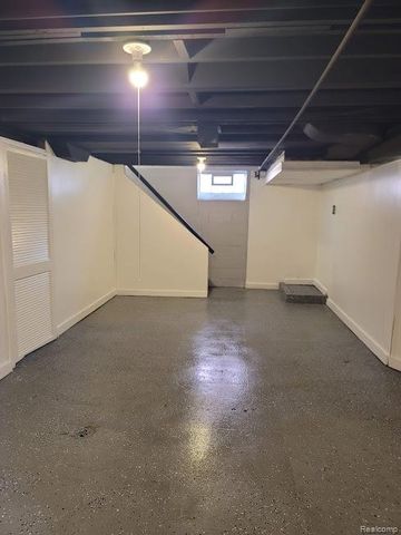 19477 Stansbury Street, Detroit, MI 48235