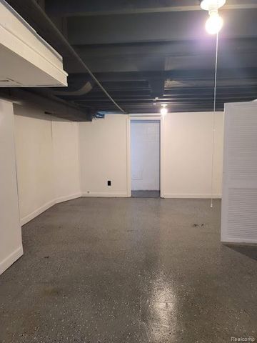 19477 Stansbury Street, Detroit, MI 48235