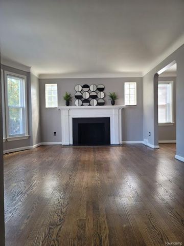 19477 Stansbury Street, Detroit, MI 48235