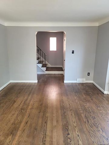 19477 Stansbury Street, Detroit, MI 48235