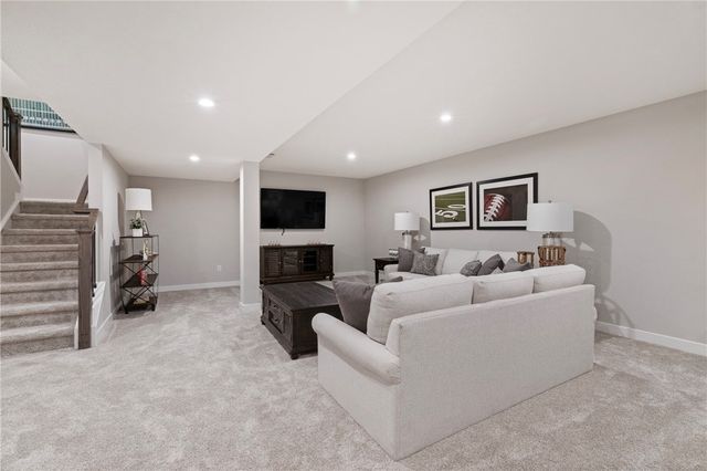 301 Shanleigh Dr, Jackson Twp, PA 16063