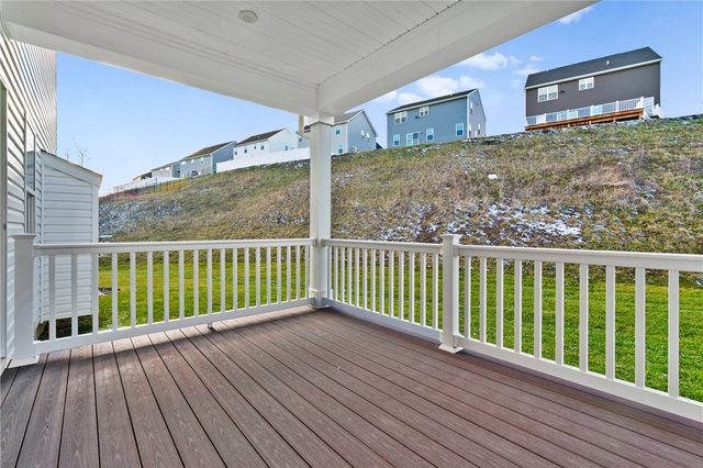 301 Shanleigh Dr, Jackson Twp, PA 16063