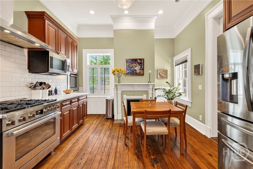 Image 10 of property listing at 1116 Barnard Street, Savannah, GA 31401