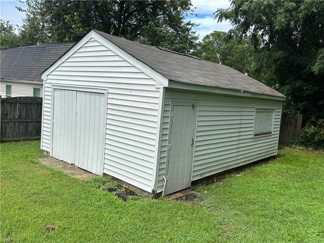 8 Rutledge RD, Newport News, VA 23601