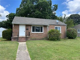 8 Rutledge RD, Newport News, VA 23601