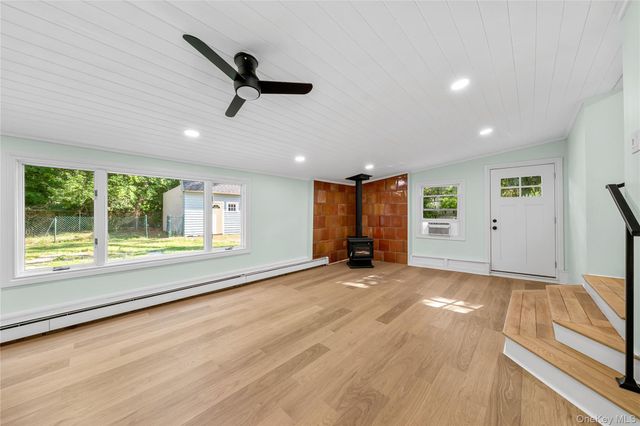 46 Barclay Road, Mastic Beach, NY 11951
