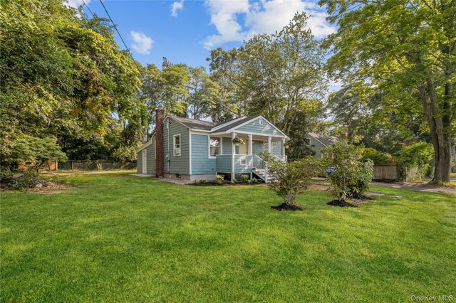 46 Barclay Road, Mastic Beach, NY 11951