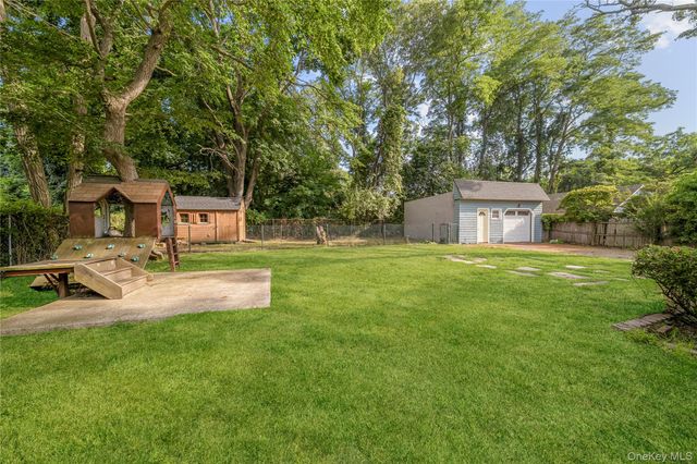 46 Barclay Road, Mastic Beach, NY 11951