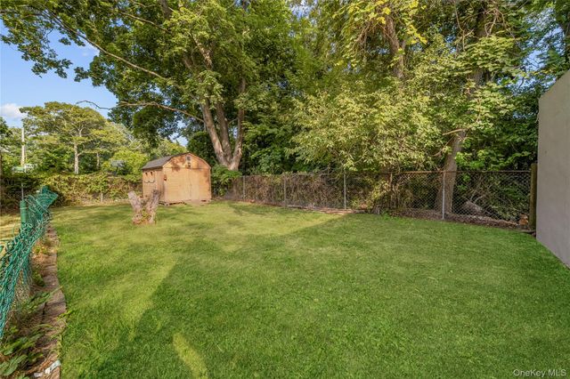 46 Barclay Road, Mastic Beach, NY 11951
