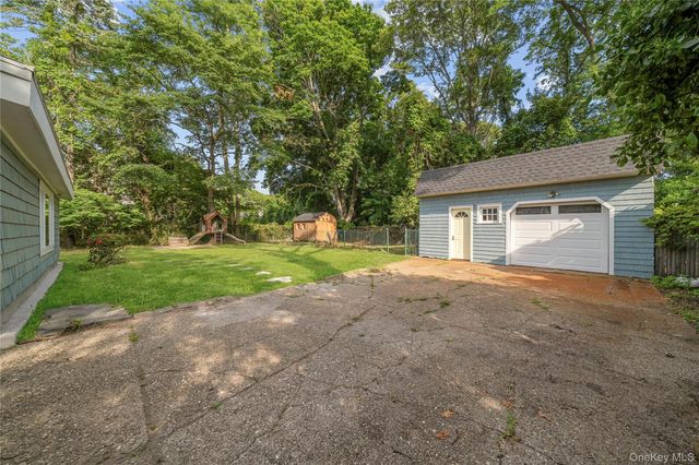 46 Barclay Road, Mastic Beach, NY 11951