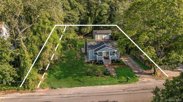 46 Barclay Road, Mastic Beach, NY 11951