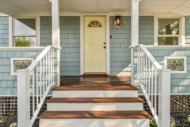 46 Barclay Road, Mastic Beach, NY 11951