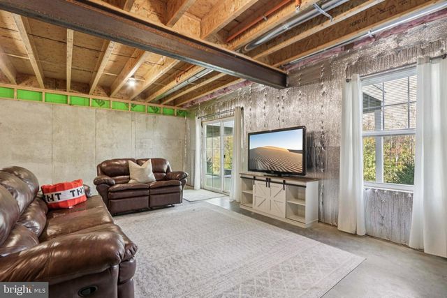 48 HUNTERS LN, Glen Mills, PA 19342