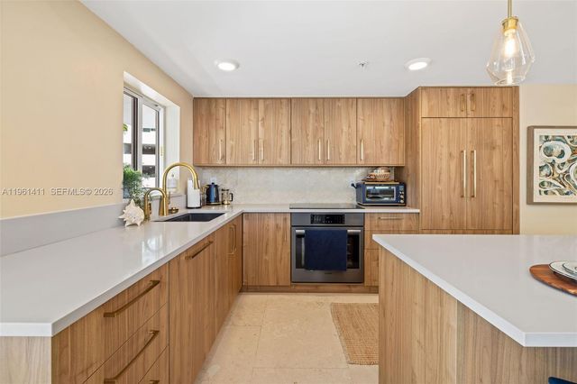 1402 Brickell Bay Dr 603, Miami, FL 33131