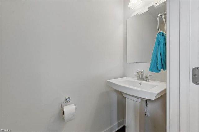 321 Windemere RD, Newport News, VA 23602