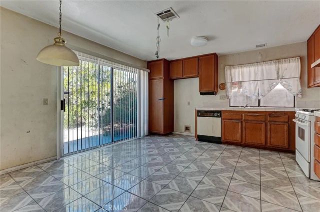 2812 Fairfield Avenue, Palmdale, CA 93550