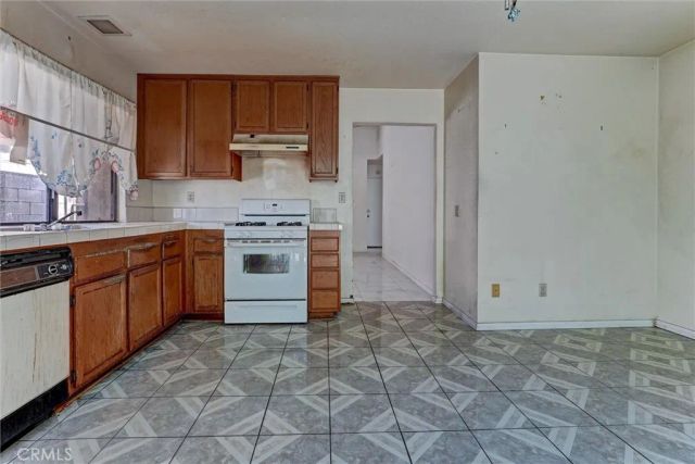 2812 Fairfield Avenue, Palmdale, CA 93550