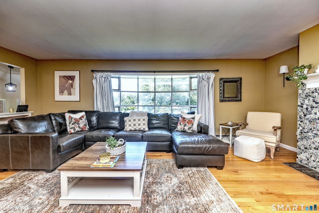 997 Rainbow Trail, Orange, CT 06477