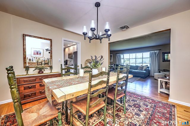 997 Rainbow Trail, Orange, CT 06477